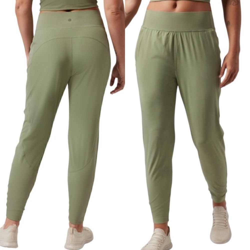 NWT Athleta Run With It Pant Jogger in Eucalyptus Olive Green